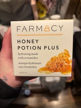 Farmacy Honey Potion Plus Hydrating Mask with ceramides $65 MSRP!